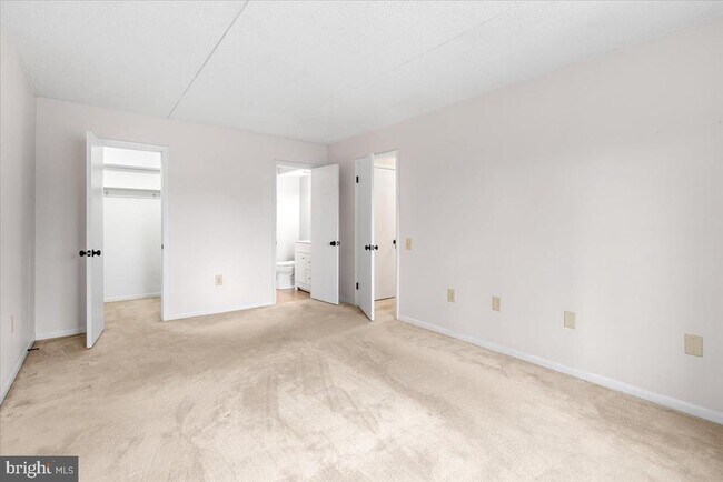 Building Photo - 1745 Edgewood Hill Cir