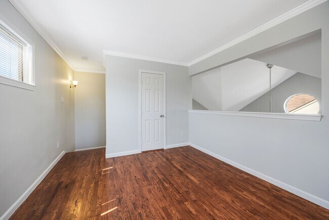 Building Photo - 1114 Augusta Dr