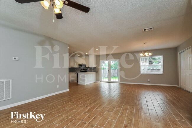 Building Photo - 6229 Florida Cir N