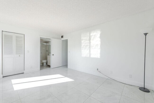 Building Photo - 3612 Alder Dr