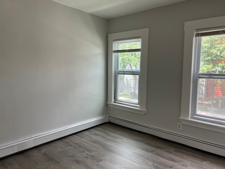 Building Photo - 207 Broadway