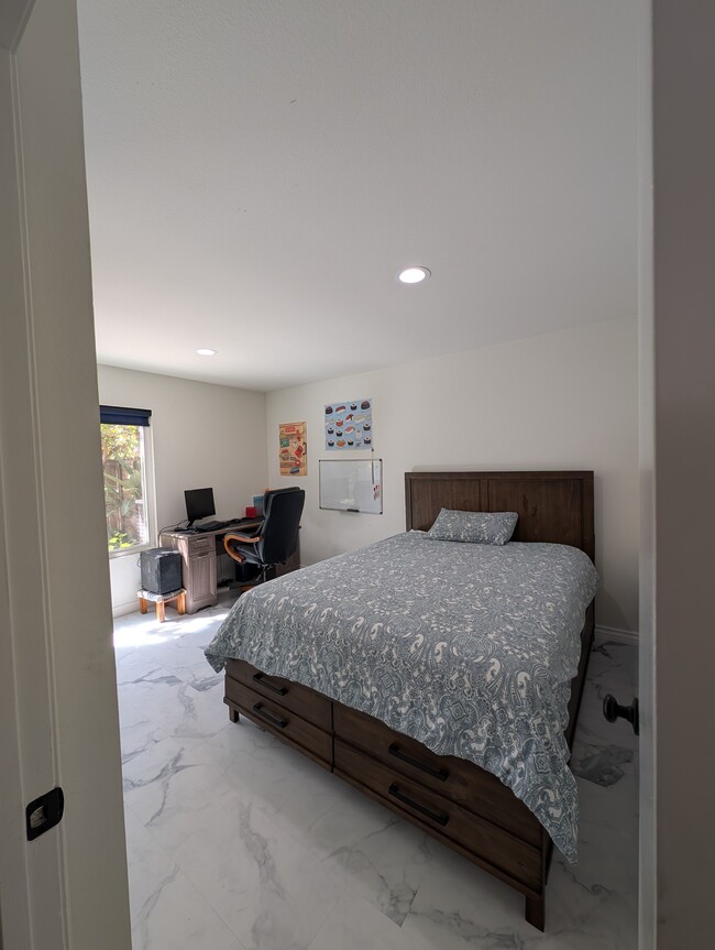 Building Photo - 42 Almond Tree Ln