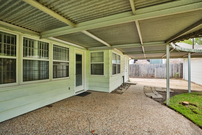 Building Photo - 12910 Queensbury Ln