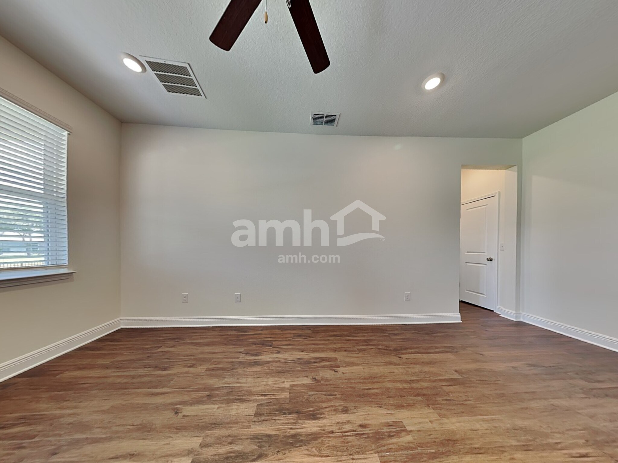 Building Photo - 27537 St Andrews Ave