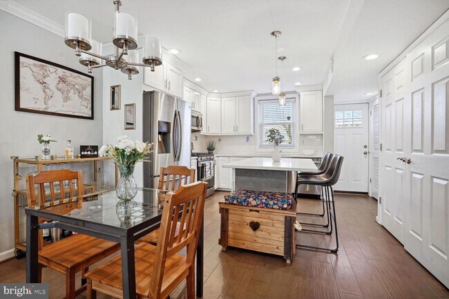 Building Photo - 3722 Edison St