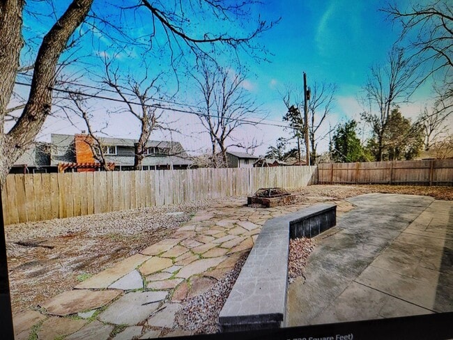 Building Photo - 3 Bed  2 1/2 Bath