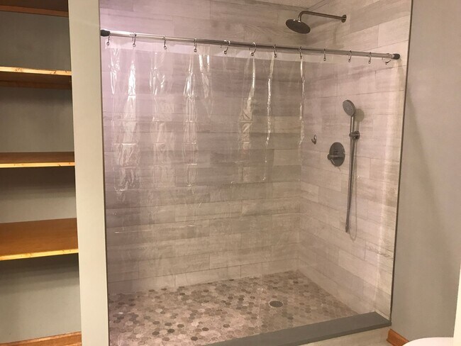 Building Photo - Stunning 3 Bedroom Home with Bonus Room