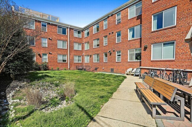 Building Photo - 420 16th St SE