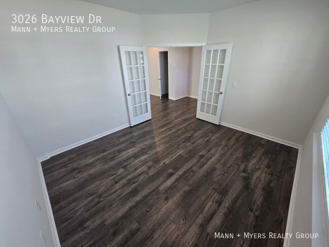 Building Photo - 3026 Bayview Dr