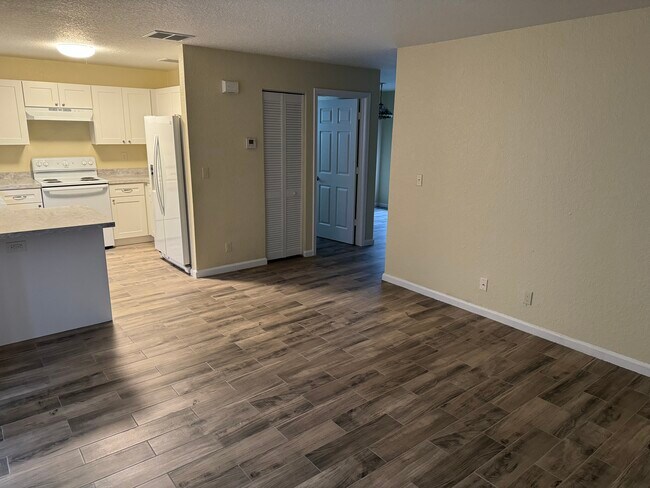 Building Photo - 13770 Bottlebrush Ct
