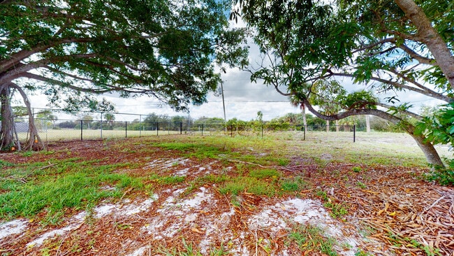 Building Photo - 4003 S Indian River Dr