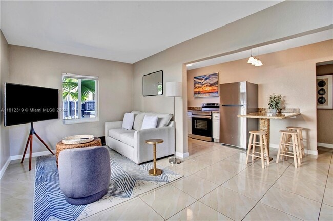 Building Photo - 1104 NE 16th Ave