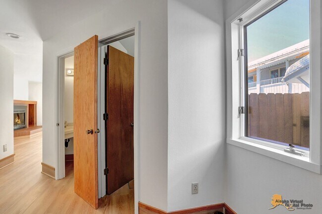 Building Photo - 2606 W 30th Ave