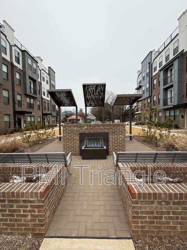 Building Photo - 1215 Shaw View Aly