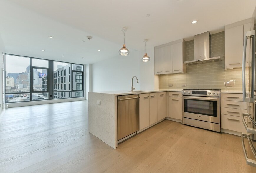 Building Photo - 40 Traveler St