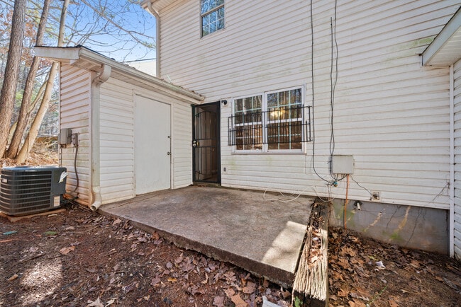 Building Photo - 7253 Crestside Dr