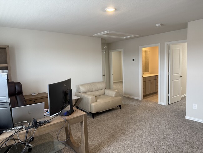 Building Photo - 212 Travine Dr