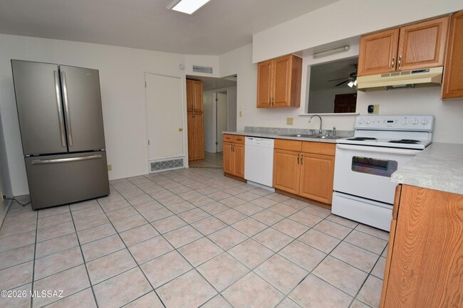 Building Photo - 3156 N Vista Del Forte Dr