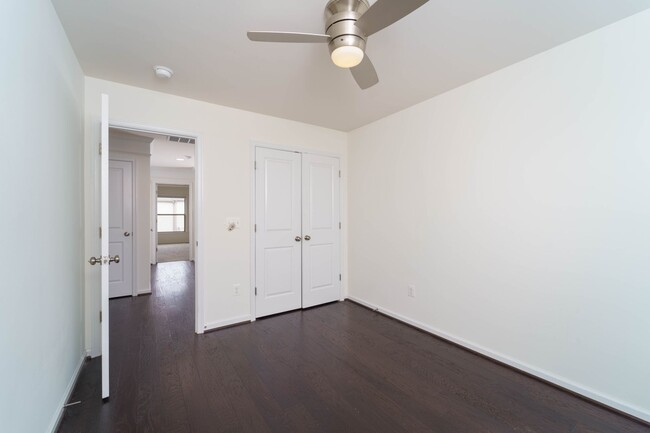 Building Photo - 3 bedroom 3 bath townhouse in Brambleton