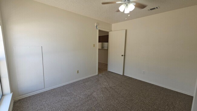 Building Photo - 544 E Windsor Dr