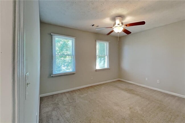 Building Photo - 3867 Buckland Dr SW