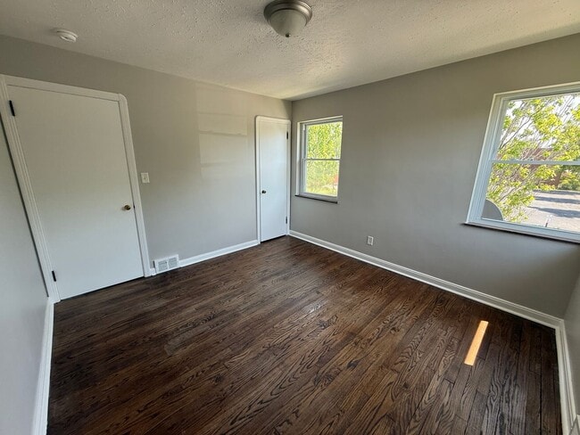 Building Photo - 4101 Ridge Rd