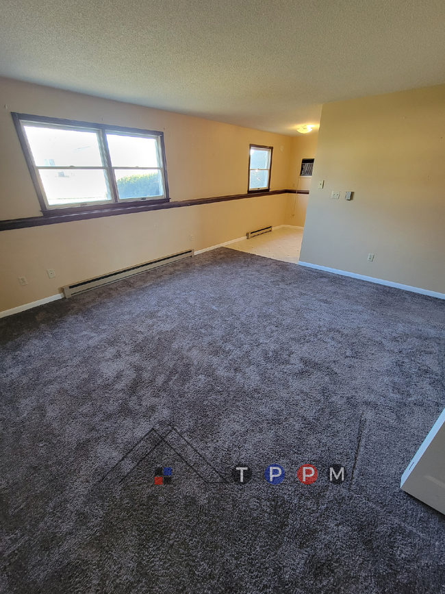 Building Photo - ** MOVE IN SPECIAL ** 2 Bedroom | 1 Bathro...