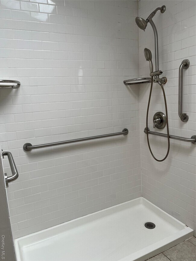 Building Photo - 43 Floyd Pl