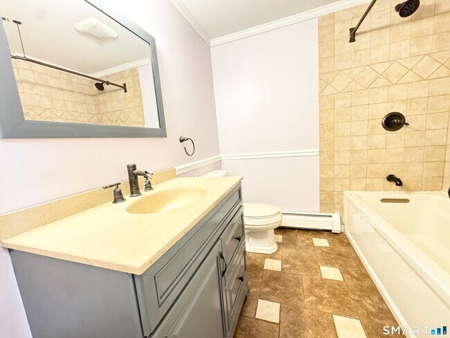 Building Photo - 8 Wildwood Rd