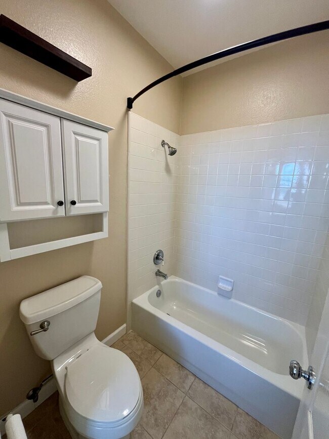 Building Photo - Carlsbad 4 bedroom Stunner on Cul-de-sac w...