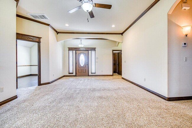 Building Photo - Beautiful home in Williamson Farms!