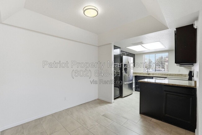 Building Photo - 839 S Westwood
