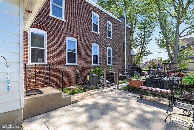 Building Photo - 47 E Madison Ave