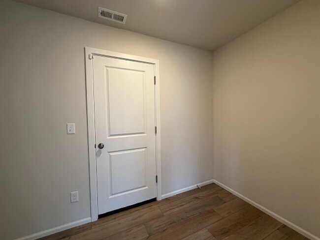 Building Photo - A Perfect Blend of New & Timeless – 4BR, 3...