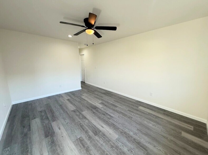 Building Photo - 1422 Lansing St