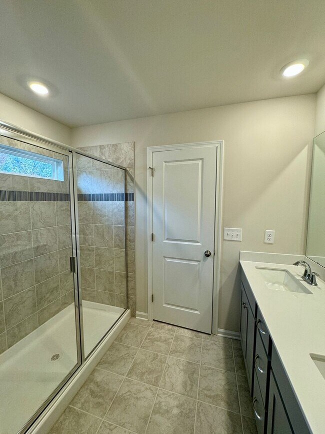 Building Photo - 4BR/2.5BA in Steel Creek's Brightwater Neighborhood