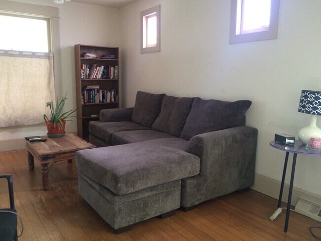 Building Photo - 215 Grove St