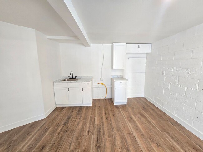 Building Photo - 44221 4th St E
