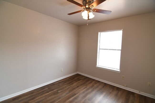 Building Photo - 1133 Lindsey Cir