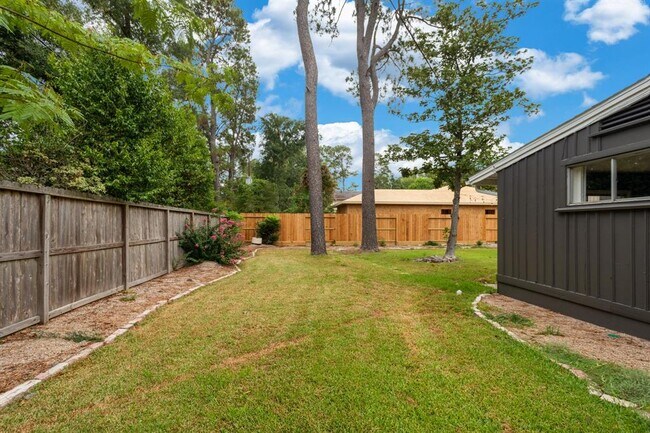 Building Photo - 10234 Hazelhurst Dr