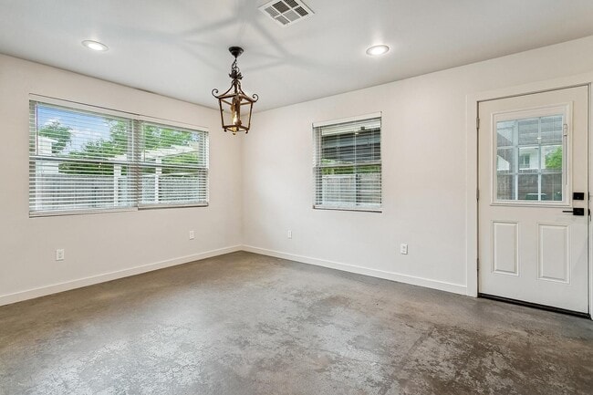 Building Photo - 426 Lafitte St