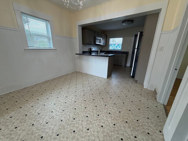 Building Photo - Charming 2 Bedroom Single-Family Home with Garage in Tomah