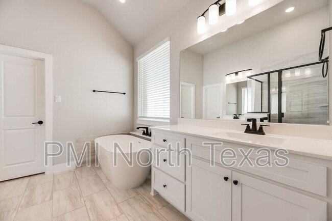 Building Photo - 6237 White Creek Drive