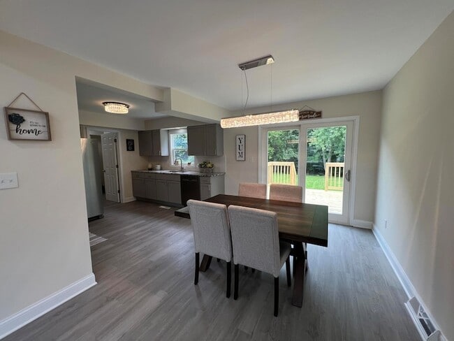 Building Photo - 237 Krouser Dr