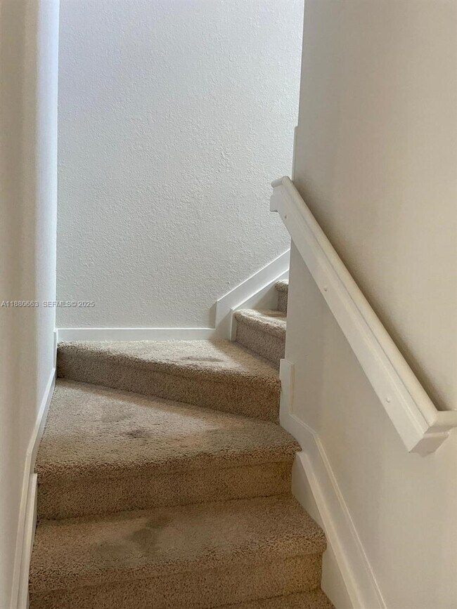 Building Photo - 2423 SE 11th St