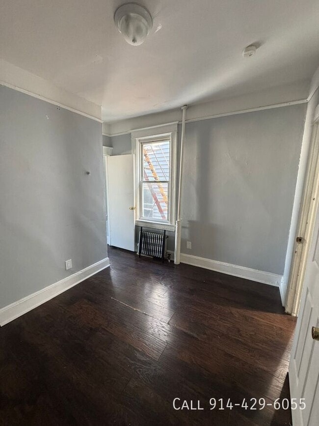Building Photo - 34 Van Cortlandt Park Ave