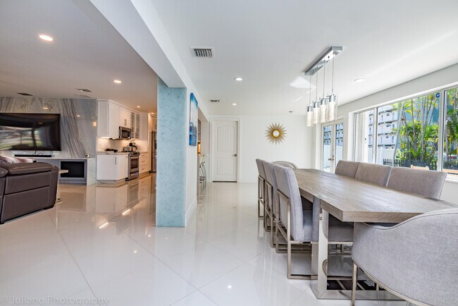 Building Photo - 1510 SE 14th Ct