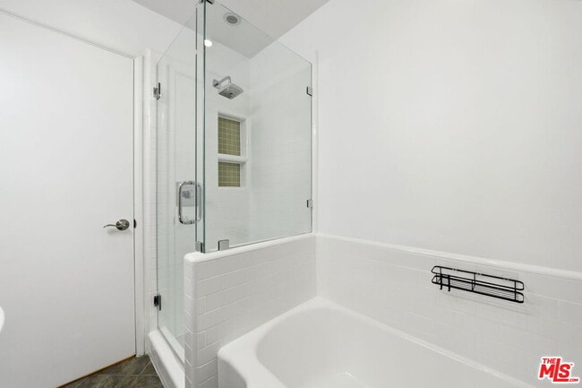 Building Photo - 14529 Greenleaf St