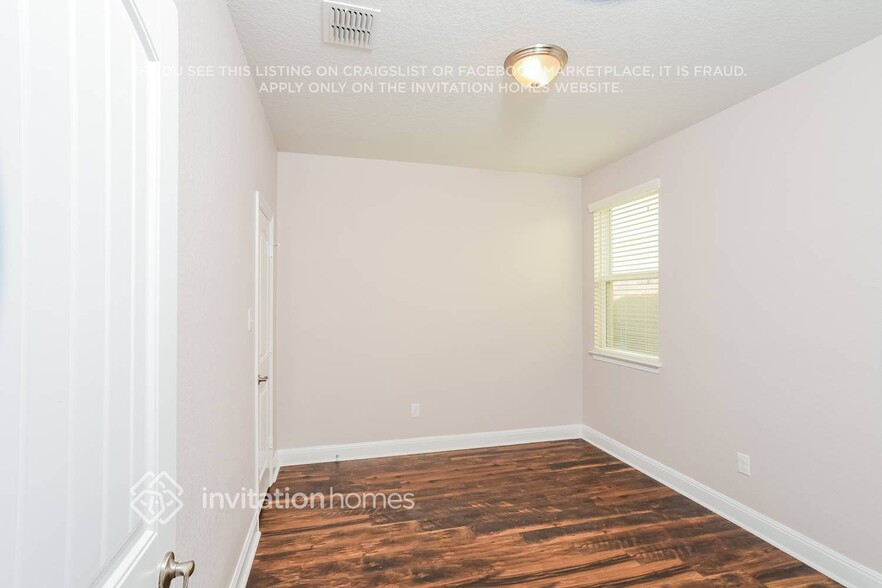 Building Photo - 12515 Quarter J