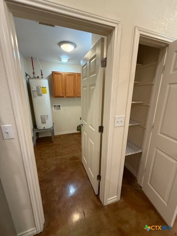 Building Photo - 1608 Lakeview Dr